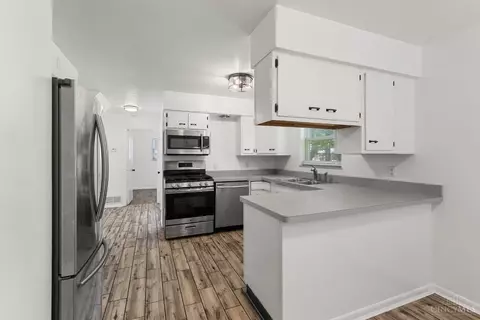 Kitchen - 4947 Charlemar Dr, Cincinnati, OH 45227 photo 2 of 5