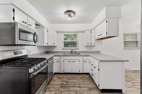 Kitchen - 4947 Charlemar Dr, Cincinnati, OH 45227 photo 1 of 5