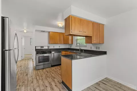 Kitchen - 4947 Charlemar Dr, Cincinnati, OH 45227 photo 4 of 5