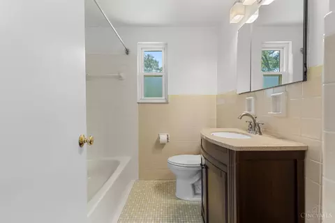 Bath - 4947 Charlemar Dr, Cincinnati, OH 45227 photo 2 of 3