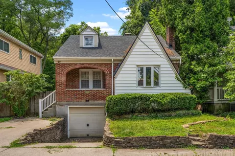 3445 Oak View Pl, Cincinnati, OH 45209
