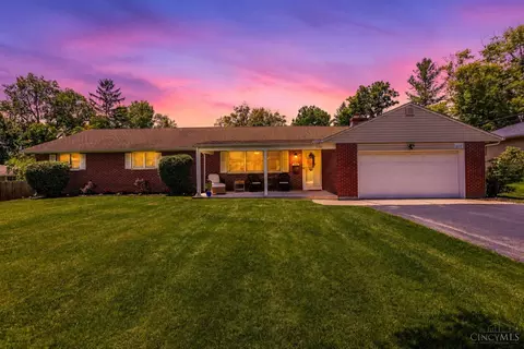 2097 Bonniedale Dr, Bellbrook, OH 45305