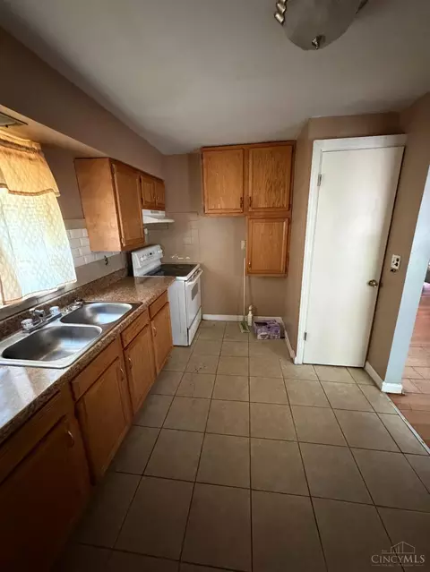 Kitchen - 9564 Wayne Ave, Lincoln Heights, OH 45215 photo 2 of 2