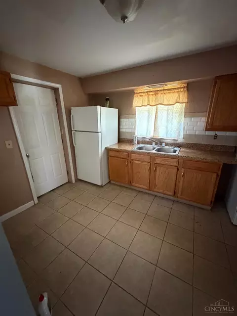 Kitchen - 9564 Wayne Ave, Lincoln Heights, OH 45215 photo 1 of 2