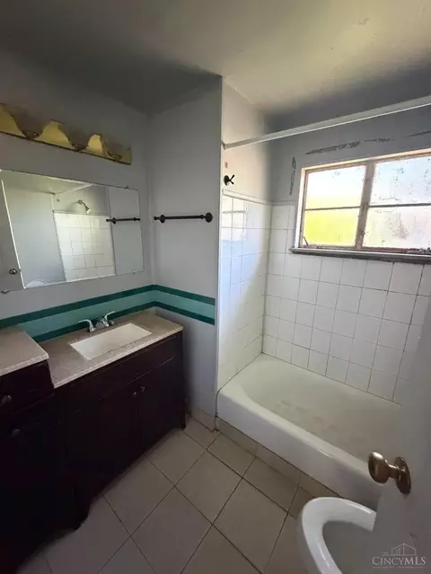 Bath - 9564 Wayne Ave, Lincoln Heights, OH 45215 photo 1 of 3
