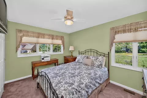 Bedroom - 3078 Ebenezer Rd, Cincinnati, OH 45233 photo 2 of 8