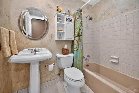 Bath - 3078 Ebenezer Rd, Cincinnati, OH 45233 photo 1 of 6