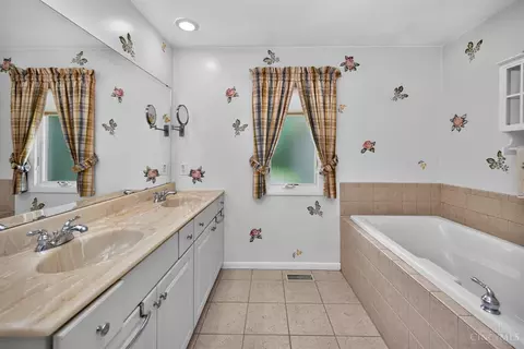 Bath - 3078 Ebenezer Rd, Cincinnati, OH 45233 photo 3 of 6