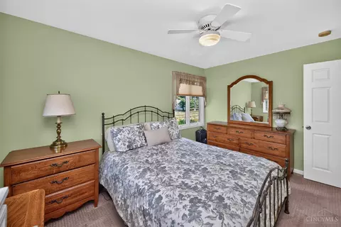 Bedroom - 3078 Ebenezer Rd, Cincinnati, OH 45233 photo 4 of 8