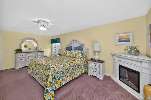 Bedroom - 3078 Ebenezer Rd, Cincinnati, OH 45233 photo 8 of 8