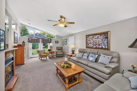 Living - 3078 Ebenezer Rd, Cincinnati, OH 45233 photo 4 of 5