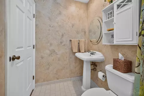 Bath - 3078 Ebenezer Rd, Cincinnati, OH 45233 photo 2 of 6
