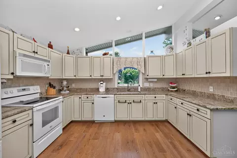 Kitchen - 3078 Ebenezer Rd, Cincinnati, OH 45233 photo 2 of 3