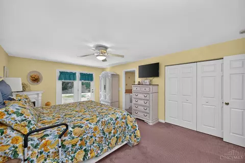 Bedroom - 3078 Ebenezer Rd, Cincinnati, OH 45233 photo 6 of 8