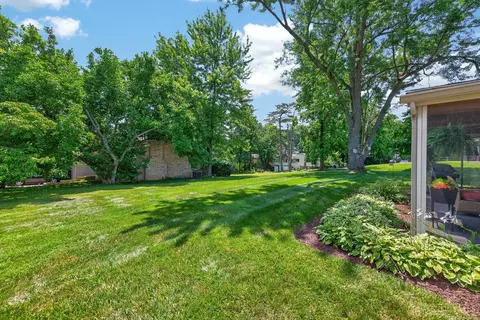 Exterior - 3078 Ebenezer Rd, Cincinnati, OH 45233 photo 7 of 14