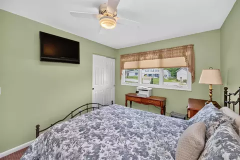 Bedroom - 3078 Ebenezer Rd, Cincinnati, OH 45233 photo 3 of 8