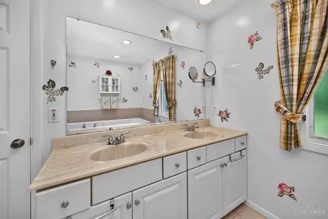 Bath - 3078 Ebenezer Rd, Cincinnati, OH 45233 photo 5 of 6