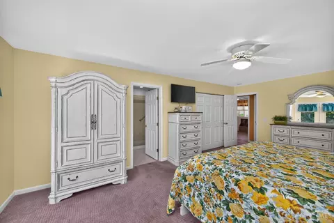 Bedroom - 3078 Ebenezer Rd, Cincinnati, OH 45233 photo 7 of 8