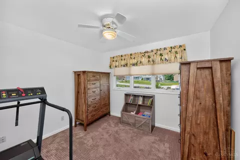 Bedroom - 3078 Ebenezer Rd, Cincinnati, OH 45233 photo 1 of 8