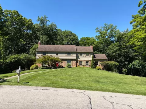 525 Overhill Ln, Cincinnati, OH 45238