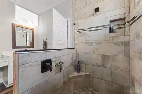 Bath - 2425 Middleboro Rd, Clarksville, OH 45113 photo 5 of 9