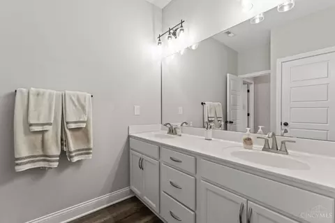 Bath - 2425 Middleboro Rd, Clarksville, OH 45113 photo 8 of 9