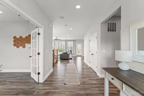 Entry Way - 2425 Middleboro Rd, Clarksville, OH 45113 photo 1 of 15