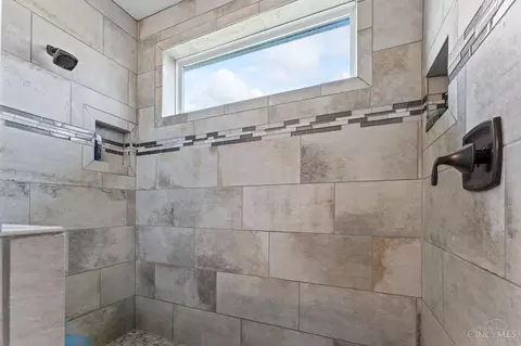 Bath - 2425 Middleboro Rd, Clarksville, OH 45113 photo 6 of 9