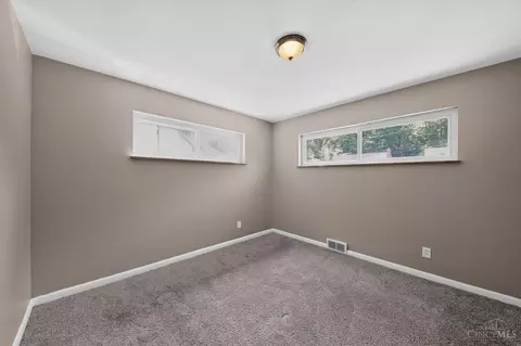 Bedroom - 1703 Ashbrook Dr, Cincinnati, OH 45238 photo 8 of 9
