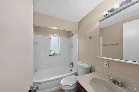 Bath - 1703 Ashbrook Dr, Cincinnati, OH 45238 photo 3 of 4