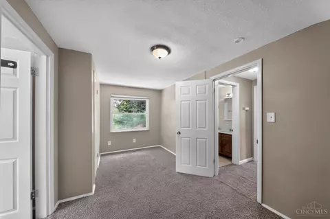 Bedroom - 1703 Ashbrook Dr, Cincinnati, OH 45238 photo 2 of 9