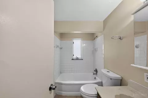 Bath - 1703 Ashbrook Dr, Cincinnati, OH 45238 photo 1 of 4