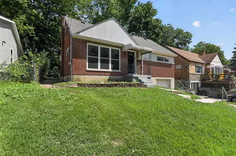 Exterior - 1703 Ashbrook Dr, Cincinnati, OH 45238 photo 2 of 3