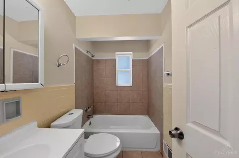 Bath - 1703 Ashbrook Dr, Cincinnati, OH 45238 photo 4 of 4