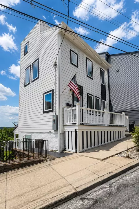 1003 Hill St, Cincinnati, OH 45202
