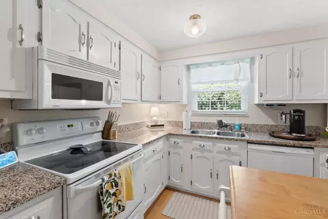 Kitchen - 700 Woodgate Rd, Cincinnati, OH 45244 photo 2 of 3