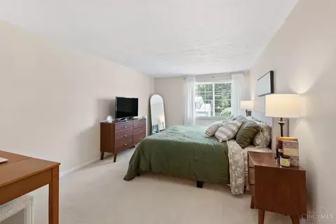 Bedroom - 700 Woodgate Rd, Cincinnati, OH 45244 photo 1 of 8