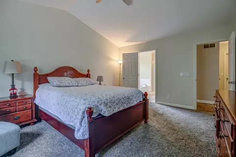 Bedroom - 7045 Vail Ct, Cincinnati, OH 45247 photo 3 of 9