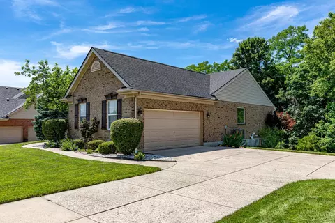 Exterior - 7045 Vail Ct, Cincinnati, OH 45247 photo 3 of 7