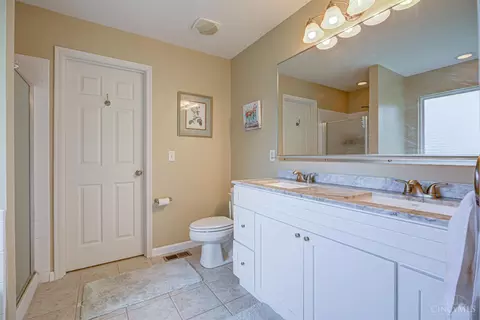 Bath - 7045 Vail Ct, Cincinnati, OH 45247 photo 1 of 4