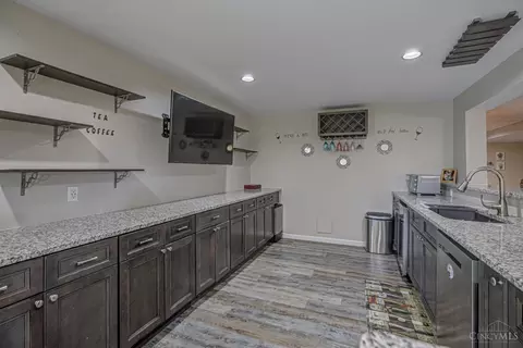 Kitchen - 7045 Vail Ct, Cincinnati, OH 45247 photo 5 of 5