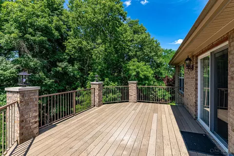 Exterior - 7045 Vail Ct, Cincinnati, OH 45247 photo 6 of 7