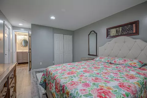 Bedroom - 7045 Vail Ct, Cincinnati, OH 45247 photo 9 of 9