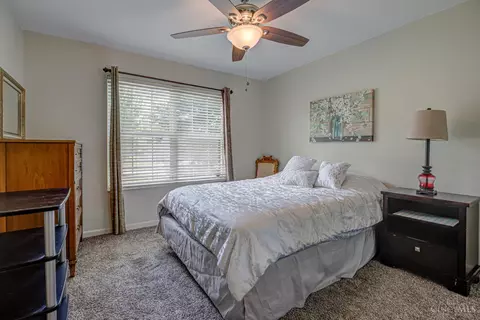 Bedroom - 7045 Vail Ct, Cincinnati, OH 45247 photo 4 of 9
