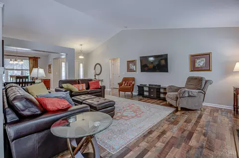 Living - 7045 Vail Ct, Cincinnati, OH 45247 photo 3 of 4