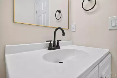 Bath - 1645 Mandarin Ct, Forest Park, OH 45240 photo 3 of 7