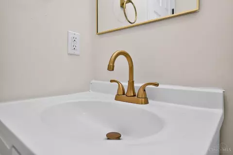 Bath - 1645 Mandarin Ct, Forest Park, OH 45240 photo 6 of 7