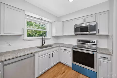 Kitchen - 1645 Mandarin Ct, Forest Park, OH 45240 photo 4 of 9