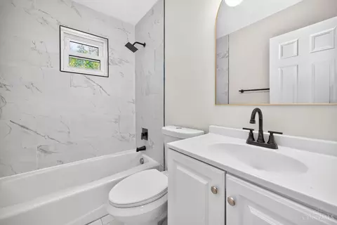 Bath - 1645 Mandarin Ct, Forest Park, OH 45240 photo 2 of 7