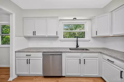 Kitchen - 1645 Mandarin Ct, Forest Park, OH 45240 photo 3 of 9